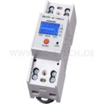 Weisser einphasiger Hutschienenzähler B+G E-Tech DRS255BC mit blau beleuchtetem LC-Display, rotem Wahlknopf und Typenschild 230 V, 5(50) A
