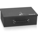 Schwarze Honeywell Dokumentenkassette 6104 aus Stahl mit Tragegriff und Schlüsselschloss, Deckel geöffnet