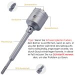 Vier silberne Hohlbohrkronen mit Hartmetallzähnen in den Grössen 30, 40, 50 und 68 mm, daneben Verbindungsstange mit SDS-plus-Schaft, Zentrierbohrer und Schraubenschlüssel
