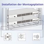 Zwei schwarze Montagewinkel aus Metall mit Langlöchern für 19-Zoll-Racks, daneben Schrauben in M3, M4 und M6 sowie vier Druckknöpfe
