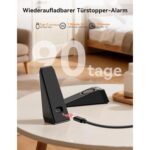 Zwei schwarze TECKNET Türstopper-Alarme mit geriffelter Keiloberseite und USB-C-Ladekabel