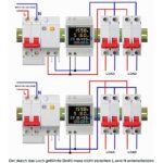 Weisser Hutschienen-Stromzähler KETOTEK D52-2047HD mit farbigem LC-Display, das Watt, Kilowattstunden, Spannung, Frequenz, Strom und Leistungsfaktor zeigt