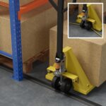 Schwarze Boden-Kabelbrücke D-Line FC83B aus PVC mit zwei Verbindungsstiften