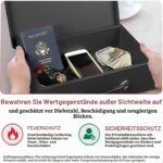 Schwarze Honeywell Dokumentenkassette 6104 aus Stahl mit Tragegriff und Schlüsselschloss, Deckel geöffnet