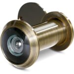 Zweiteiliger Türspion in antik gehaltener Messing-Optik mit Weitwinkellinse und runder Abdeckklappe für die Türinnenseite
