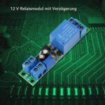 Grüne Platine mit blauem Relais, Potentiometer und drei blauen Schraubklemmen, Zeitrelais-Modul für 12 V