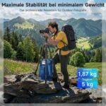 Schwarz-rotes Rollei Aluminiumstativ Compact Traveler No.2 XL mit Kugelkopf, horizontal ausgeklapptem Auslegearm und Smartphone-Halterung