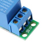 Grüne Platine mit blauem Relais, Potentiometer und drei blauen Schraubklemmen, Zeitrelais-Modul für 12 V