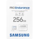 Weisse microSD-Karte Samsung PRO Endurance mit 256 GB sowie U3- und V30-Kennzeichnung
