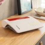 FRITZ!Box 4690 WLAN-Mesh-Router weiss/rot